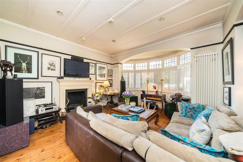 Property photo 2 of 12