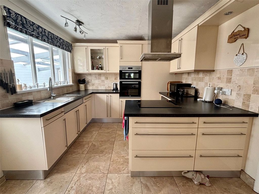 Additional image 6 of 3 bed bungalow for salePriory Lodge Close, Milford Haven, Pembrokeshire SA73