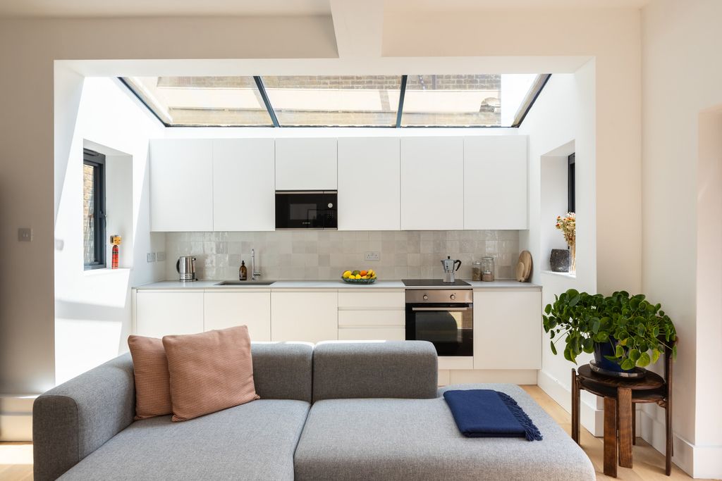 Property photo 3 of 20 302856 - 250801_Tmh_138_Barcombe_Avenue_005.Jpg