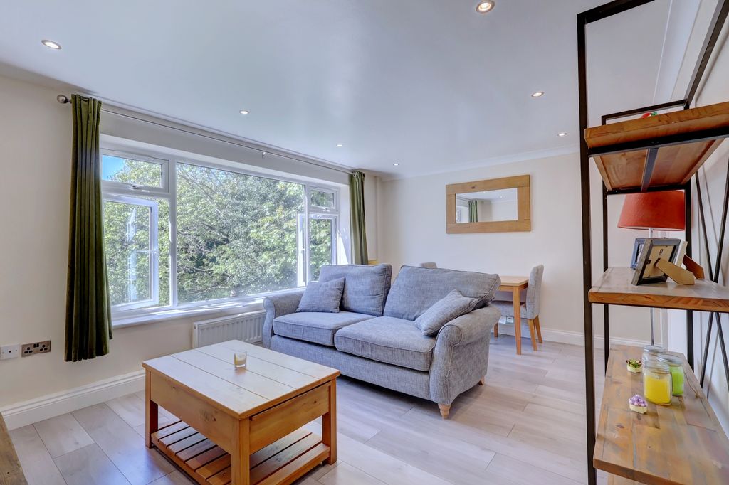 Property photo 3 of 16 Picture No. 14