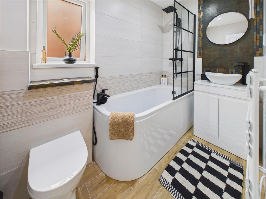 Property photo 3 of 22 Bathroom