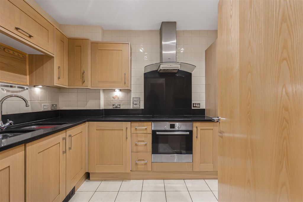Additional image 7 of 2 bed flat for saleAshbourne Gardens, Hertford SG13