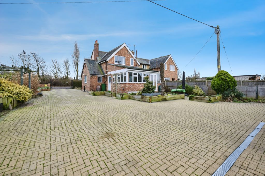 Property photo 2 of 21 Rear Aspect