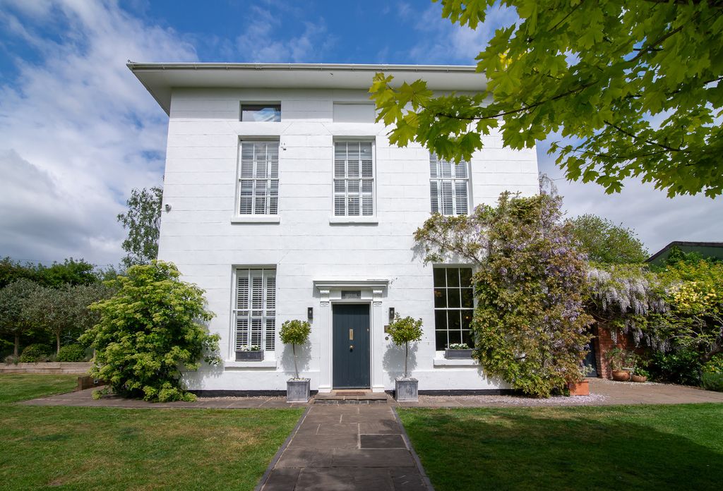 Property photo 1 of 31