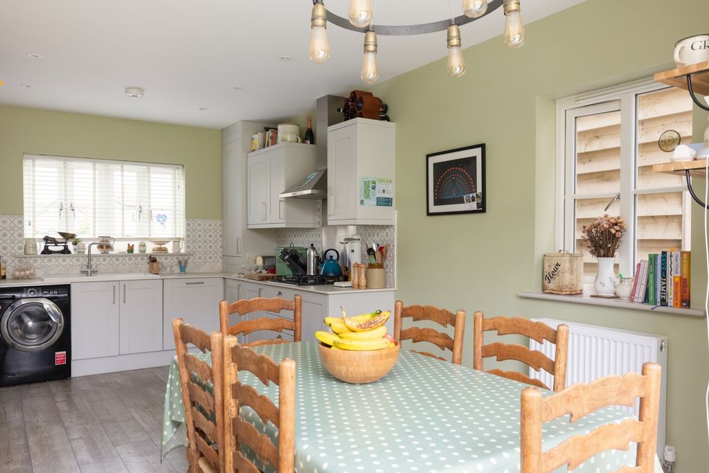 Property photo 3 of 18 4808585