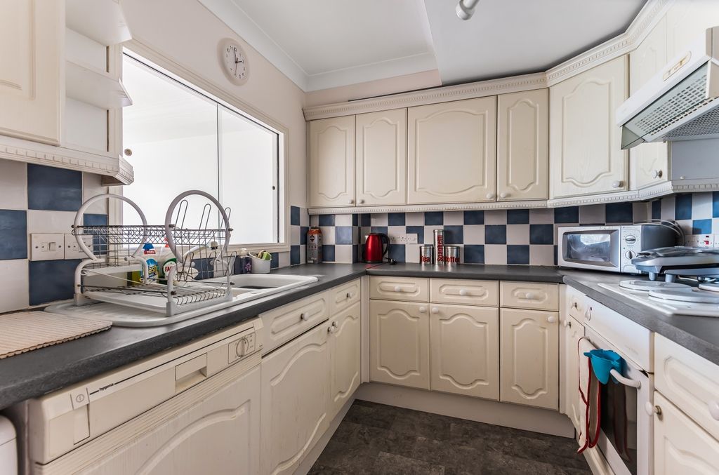 Property photo 2 of 10 819506 (6)