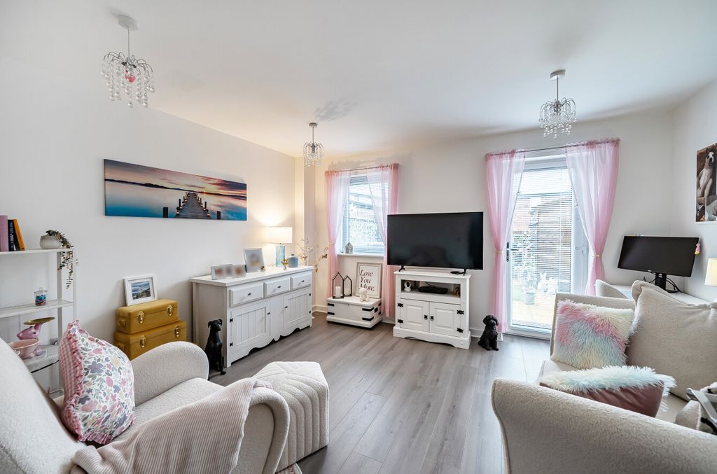 Property photo 3 of 14 1470988-7-6A2A7c4...