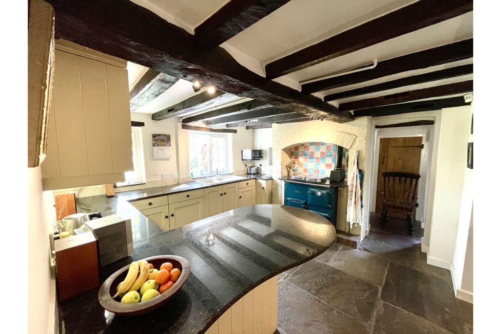 Property photo 2 of 32