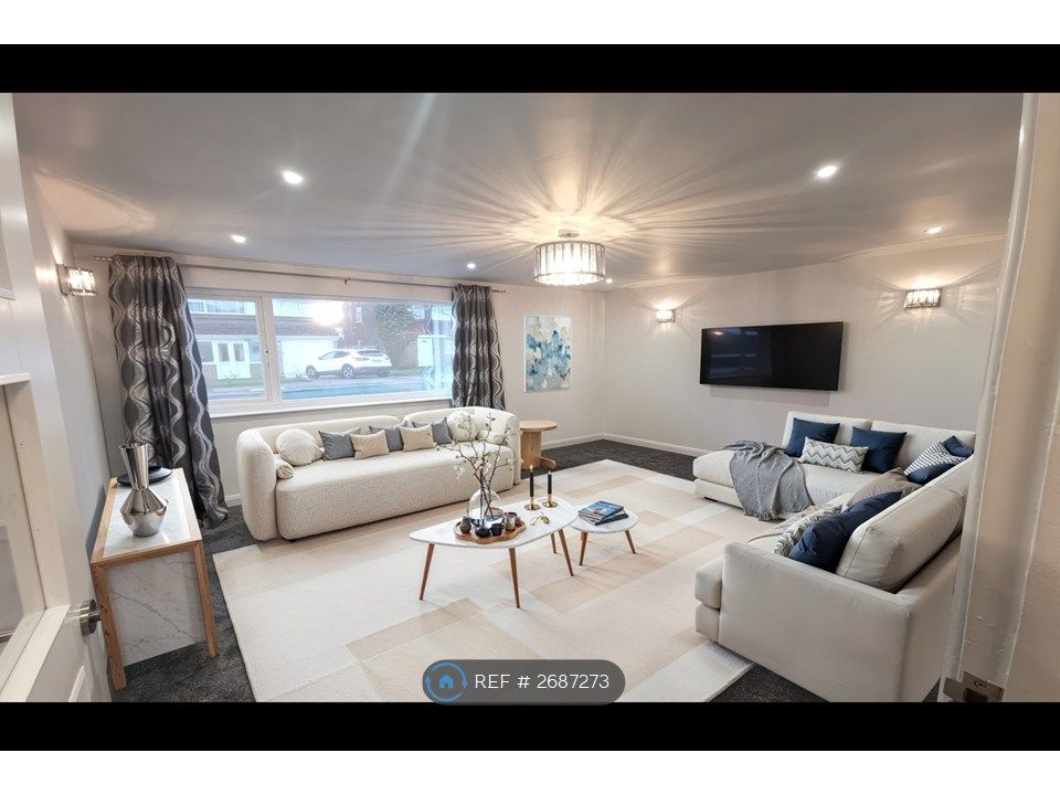 Property photo 1 of 25 Bright Lounge With 55 Tv & Privacy Window