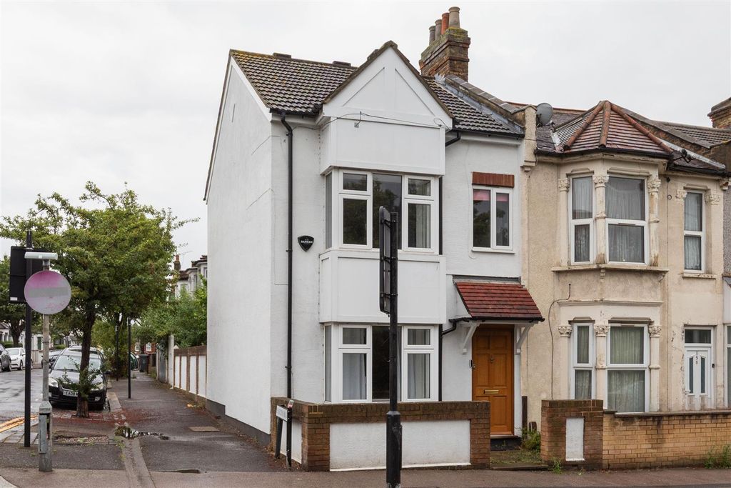 Property photo 1 of 23 Higham Hill Road, E17