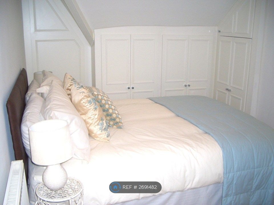 Property photo 3 of 10 Bedroom 1