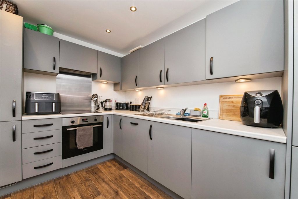 Property photo 2 of 12 Picture No. 14