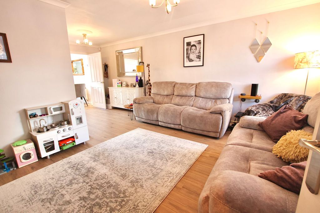 Property photo 2 of 26