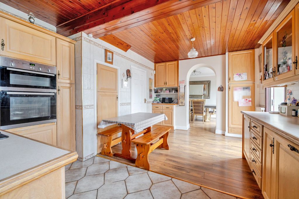 Property photo 3 of 32 Kitchen