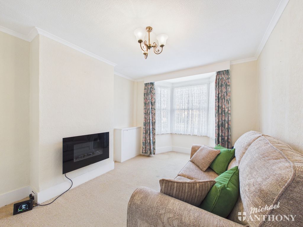 Property photo 2 of 18 Cam02773G0-Pr0414-Still001