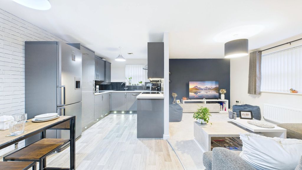 Property photo 2 of 15 Cam02351G0-Pr0087-Still016