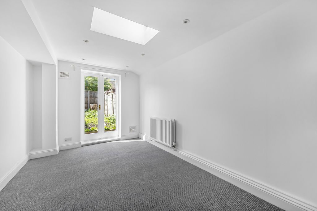 Property photo 3 of 9
