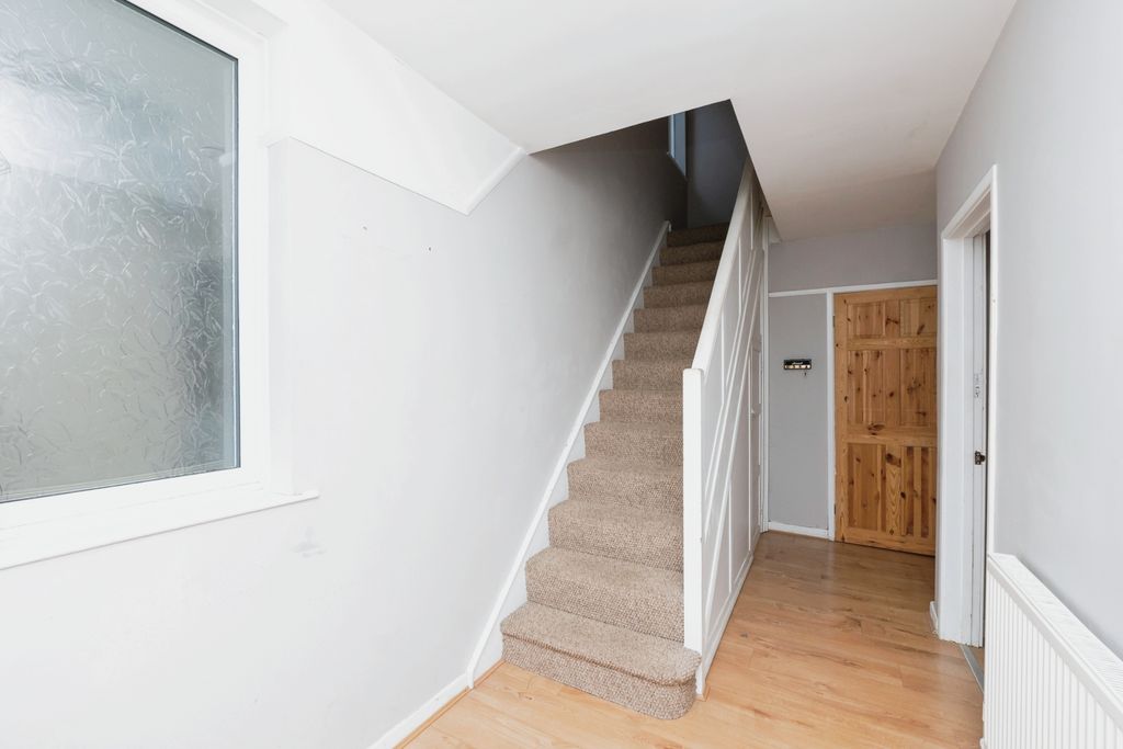 Property photo 3 of 18 Hallway
