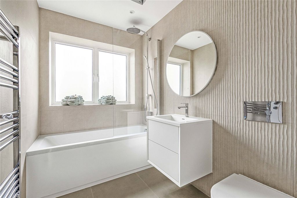 Property photo 2 of 7 Bathroom