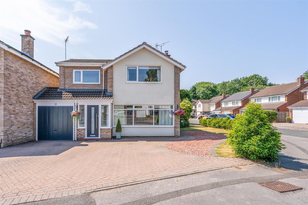 Property photo 1 of 16 24 Clifton Crescent_20.Jpg
