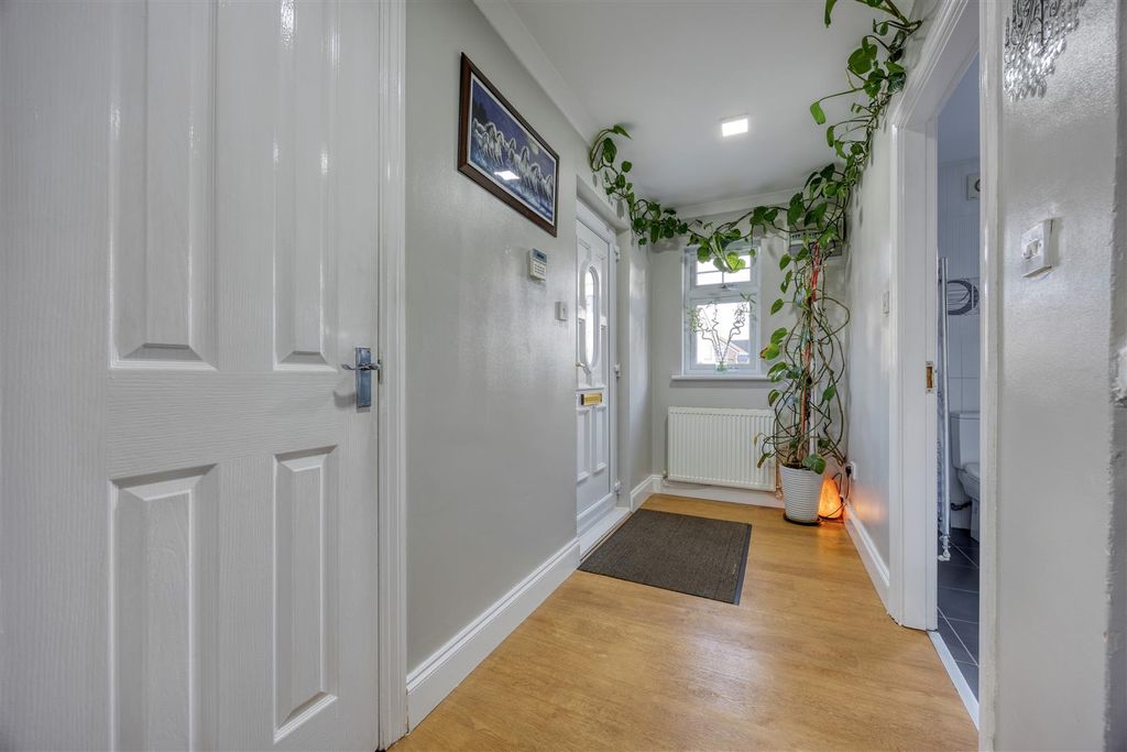 Property photo 2 of 28 9_Brookfield_Drive_Glasgow_007.Jpeg