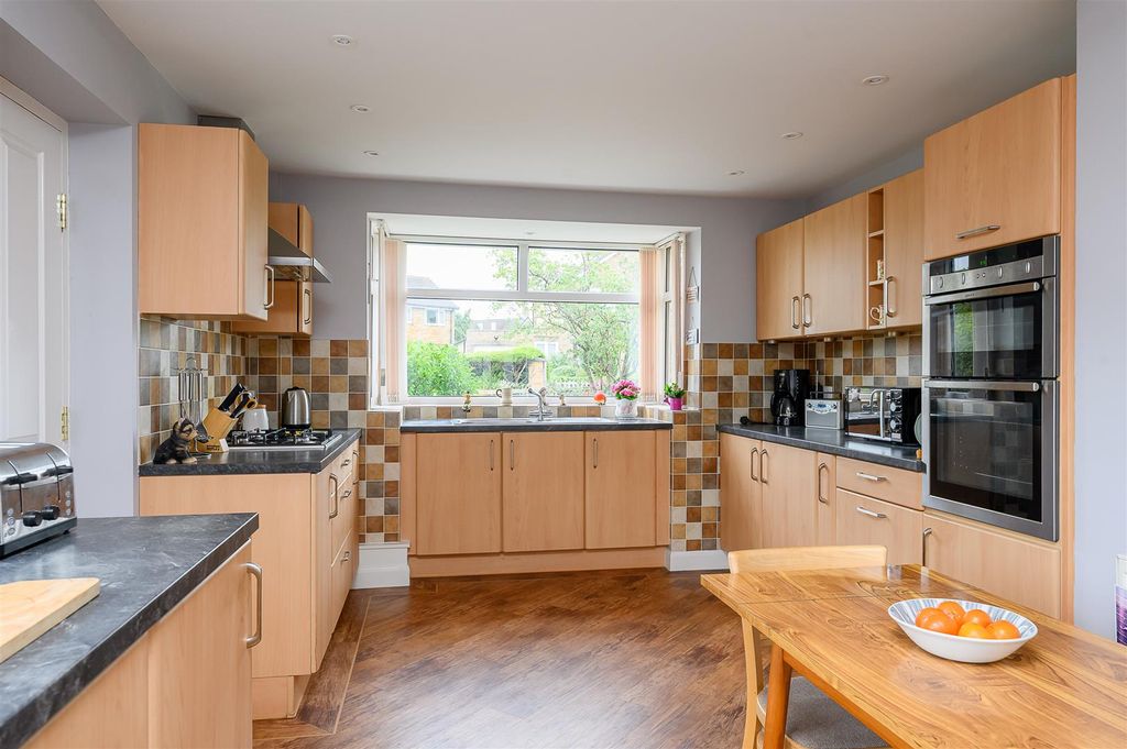 Property photo 3 of 21 Kitchen