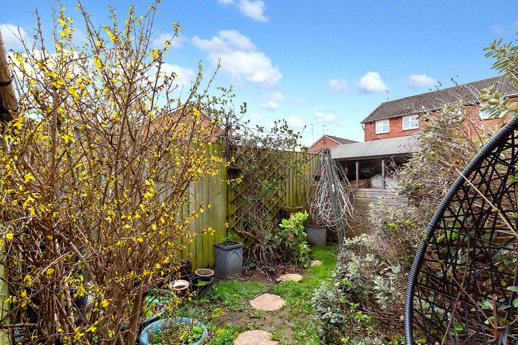 Property photo 3 of 12 8 Kirkland - Garden