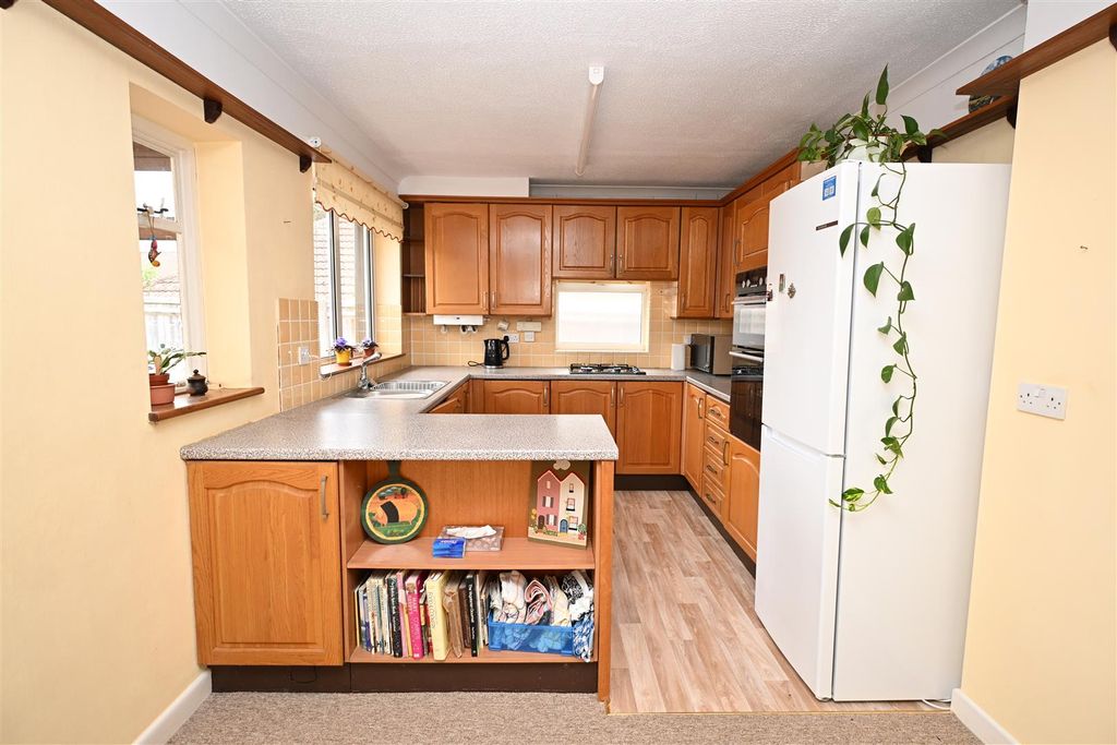 Property photo 2 of 23 Kitchen/ Breakfast Room