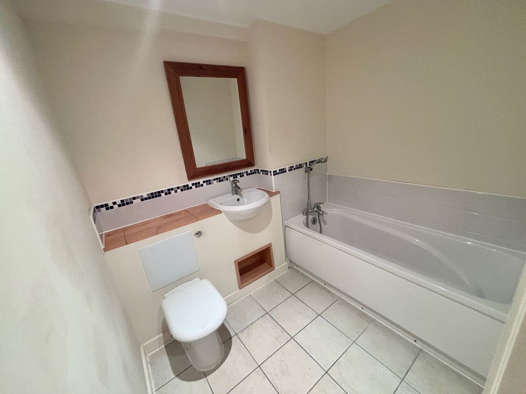 Property photo 3 of 8 Bathroom