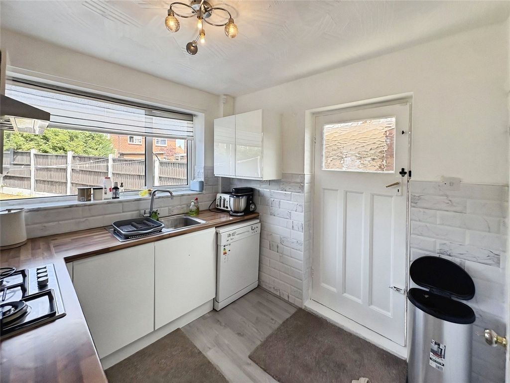 Property photo 3 of 15 Kitchen