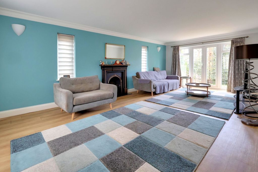 Property photo 2 of 18