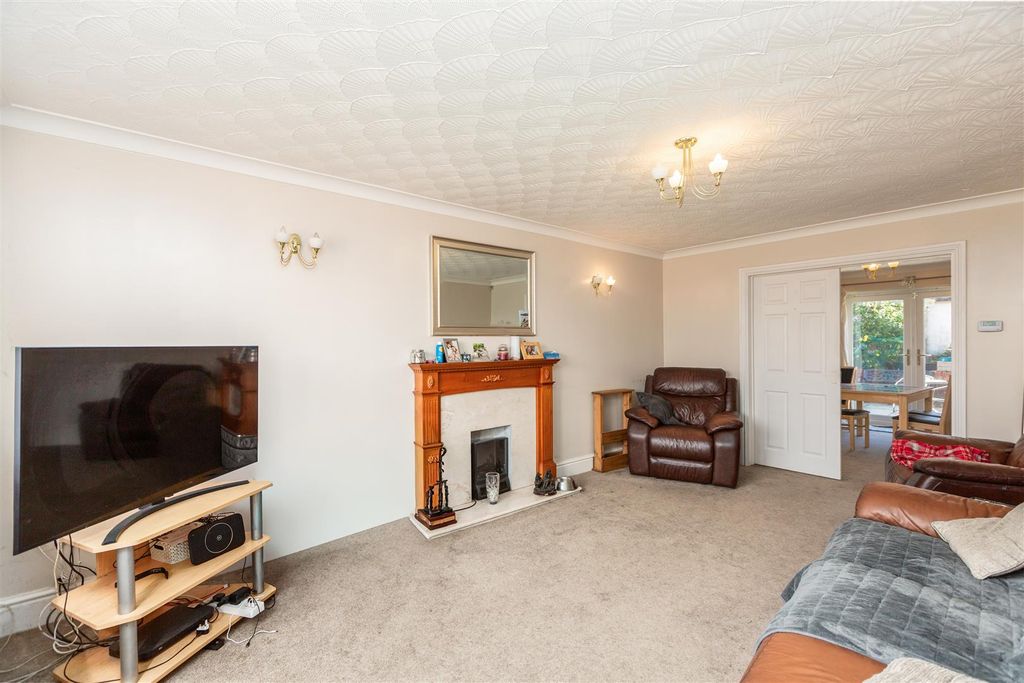 Property photo 2 of 37