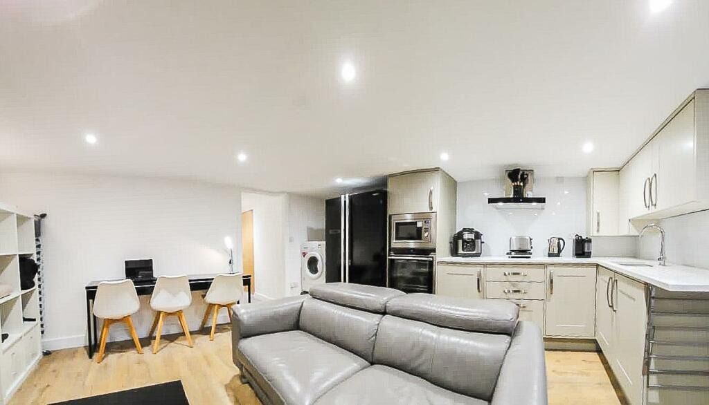 Property photo 3 of 11 4259084