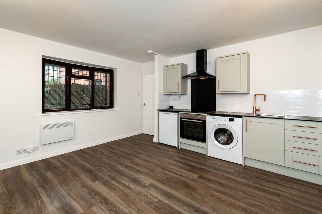Property photo 1 of 5