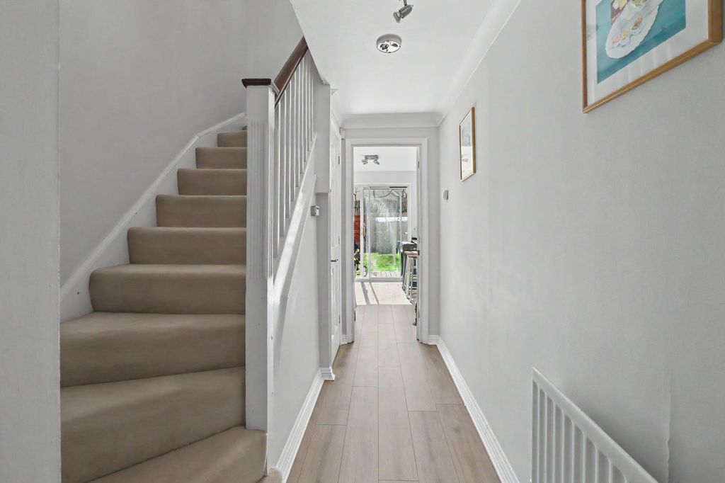 Property photo 3 of 21