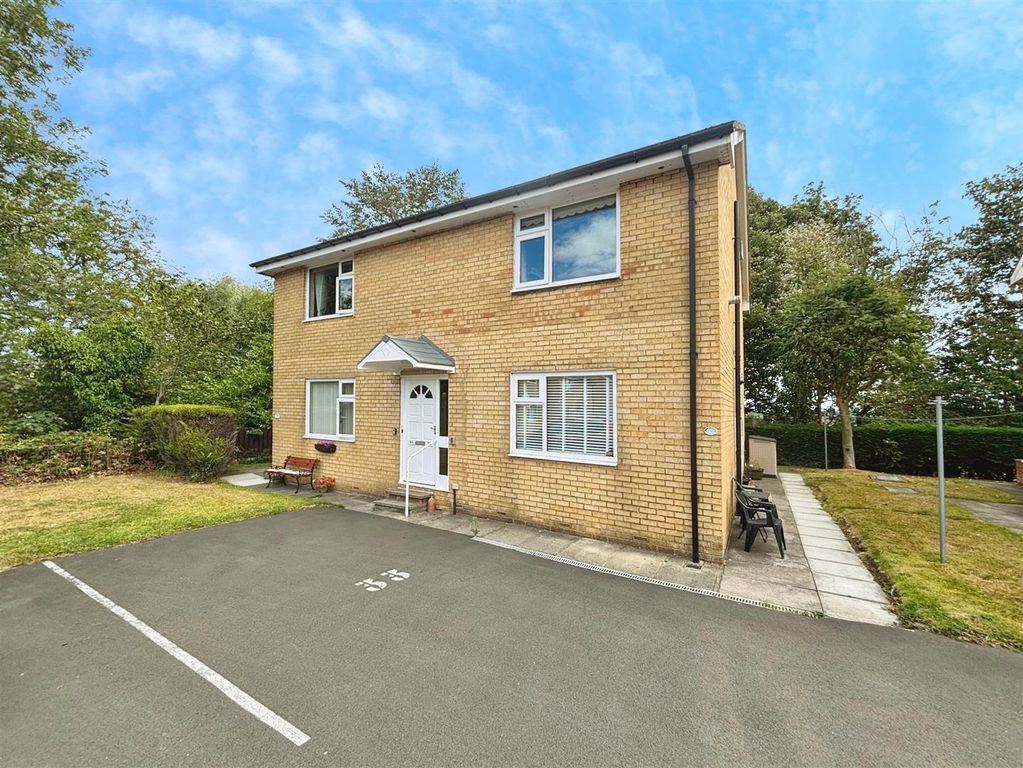 Property photo 1 of 10 External