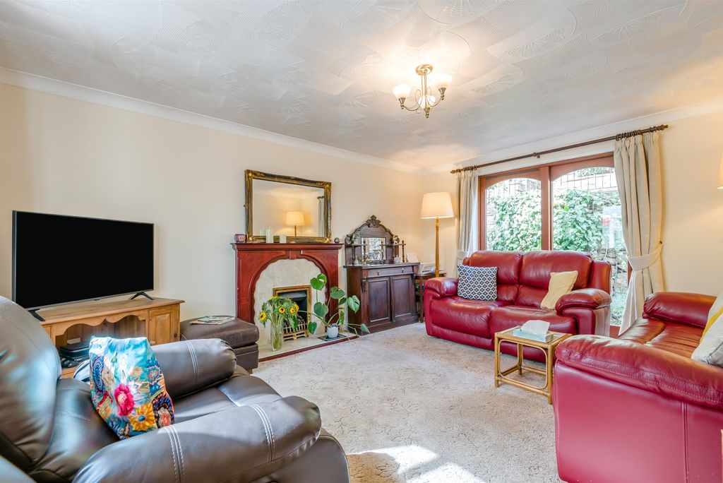 Property photo 3 of 39