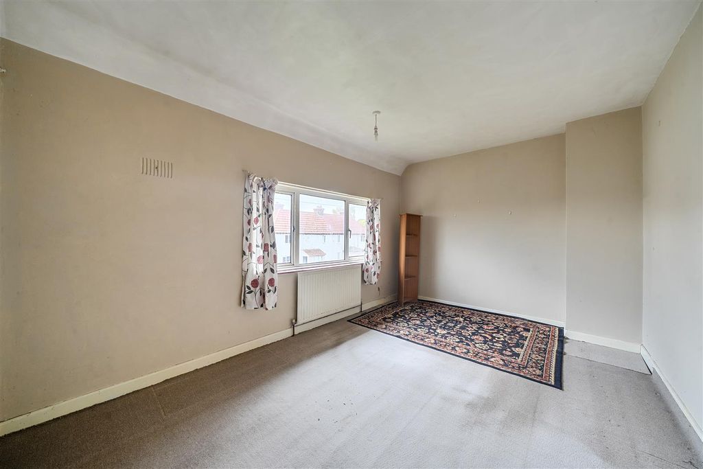 Property photo 3 of 27 1369203-16-68F0F62488329-.Jpg