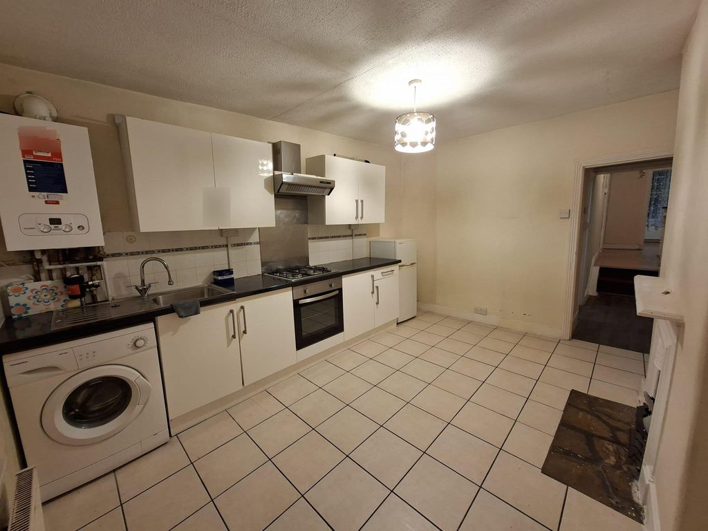 Property photo 3 of 11 Photo 2