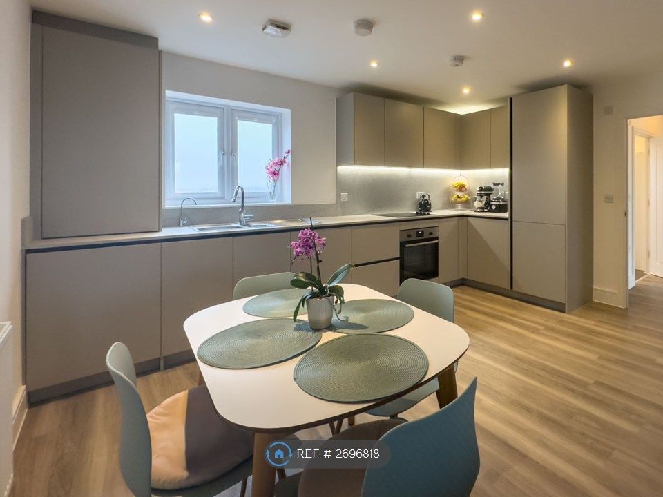 Property photo 1 of 13 Fully Fitted Kitchen With Dining Table And Chairs