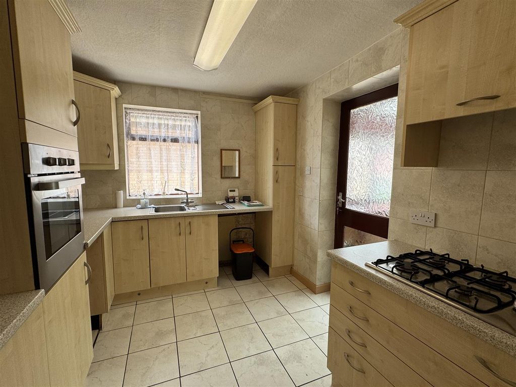 Property photo 2 of 19 Kitchen
