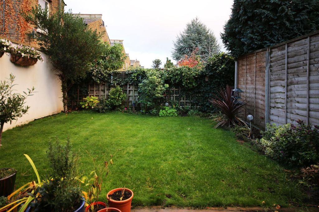 Property photo 3 of 9 Merton Road Sw19 Garden