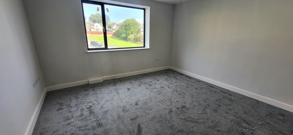 Property photo 3 of 7 Living Room