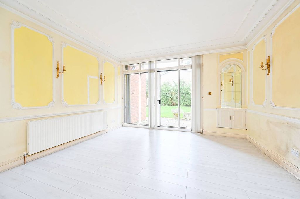 Property photo 3 of 11
