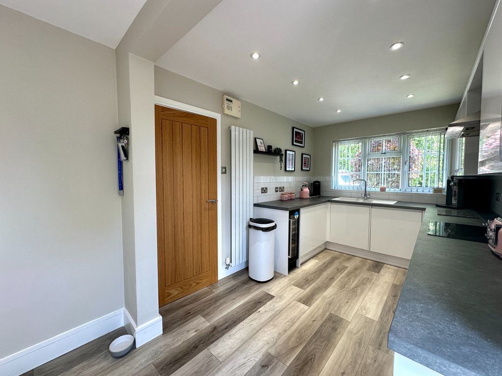 Property photo 3 of 27