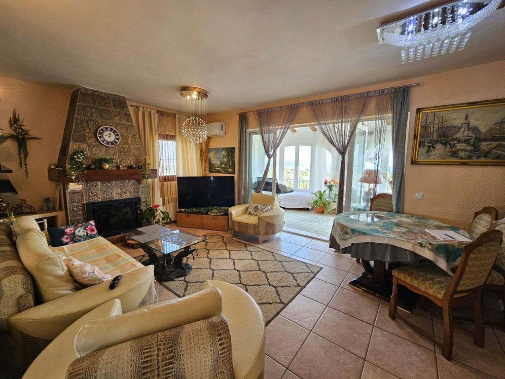 Property photo 3 of 24