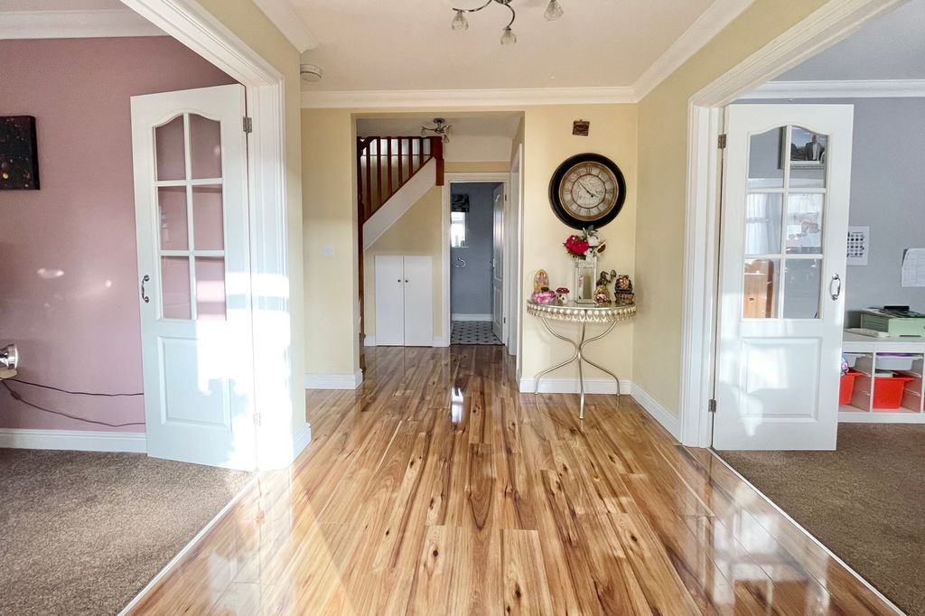 Property photo 3 of 25