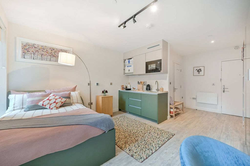 Property photo 1 of 37