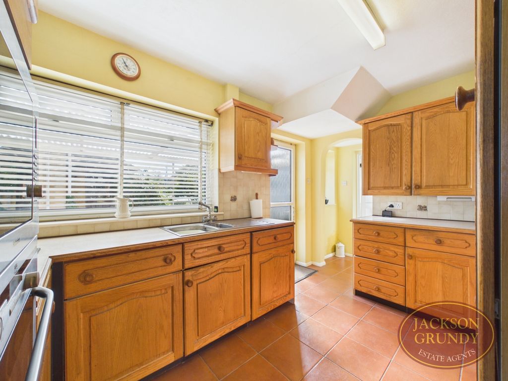 Property photo 3 of 18 Northampton Road
