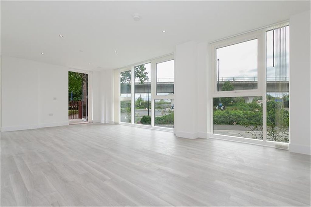 Property photo 1 of 13 (Main)